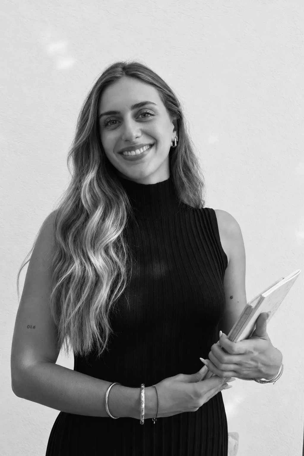 Emma Martin, consultante web et stratégie digitale, portrait en noir et blanc